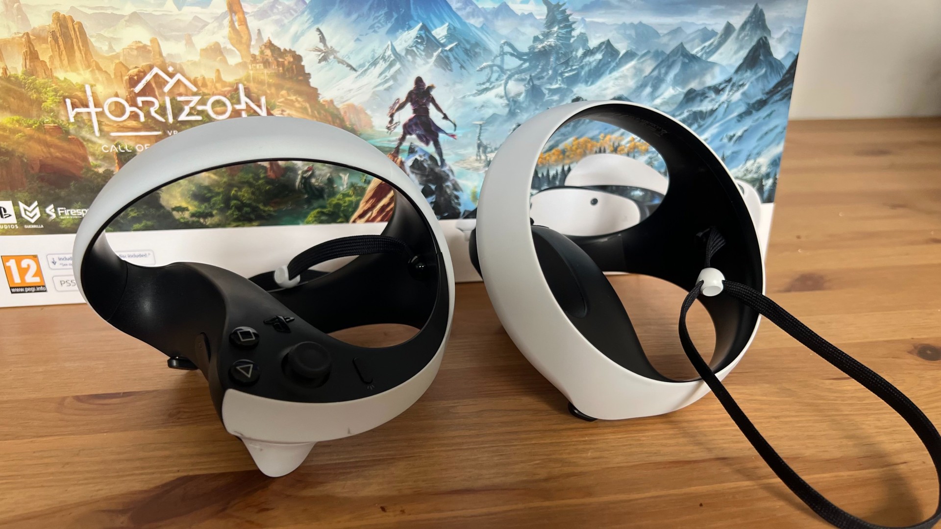 PSVR2 - Nahaufnahme der VR-Controller.